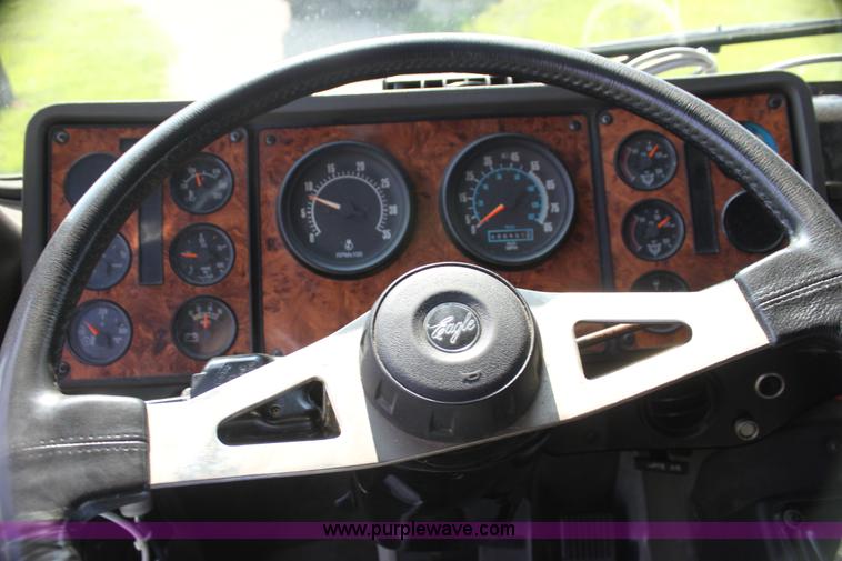 image for item G4041 1999 International 9800 Eagle semi truck