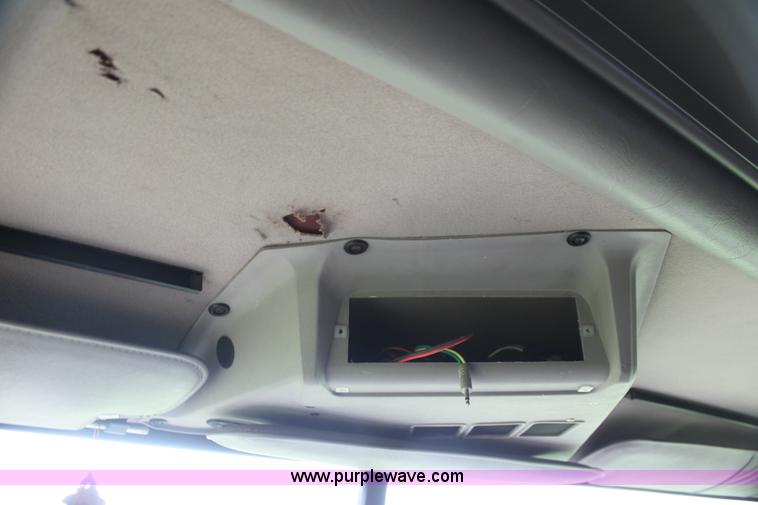 image for item G4041 1999 International 9800 Eagle semi truck