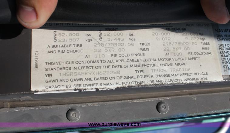 image for item G4041 1999 International 9800 Eagle semi truck