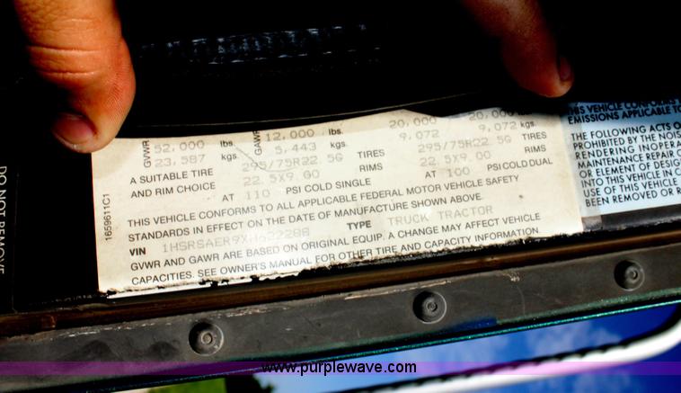 image for item G4041 1999 International 9800 Eagle semi truck