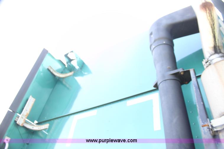 image for item G4041 1999 International 9800 Eagle semi truck