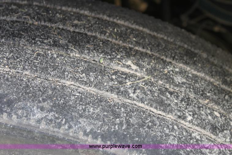 image for item G4041 1999 International 9800 Eagle semi truck