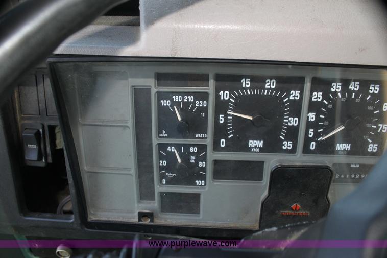 image for item G4042 1996 International 4700 box truck