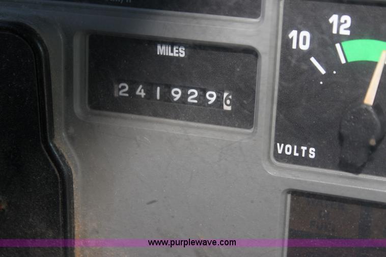 image for item G4042 1996 International 4700 box truck