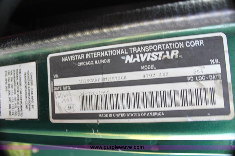 image for item G4042 1996 International 4700 box truck