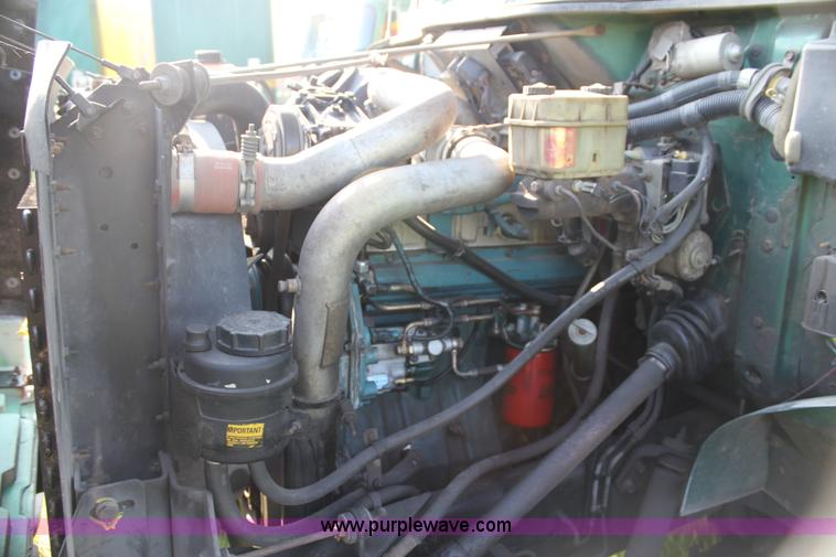 image for item G4042 1996 International 4700 box truck