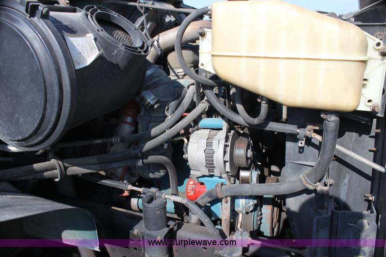 image for item G4042 1996 International 4700 box truck