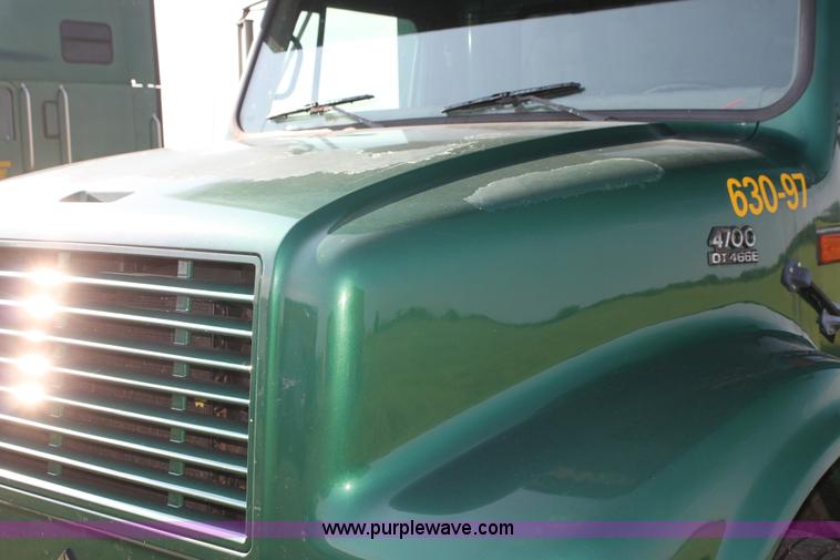 image for item G4042 1996 International 4700 box truck