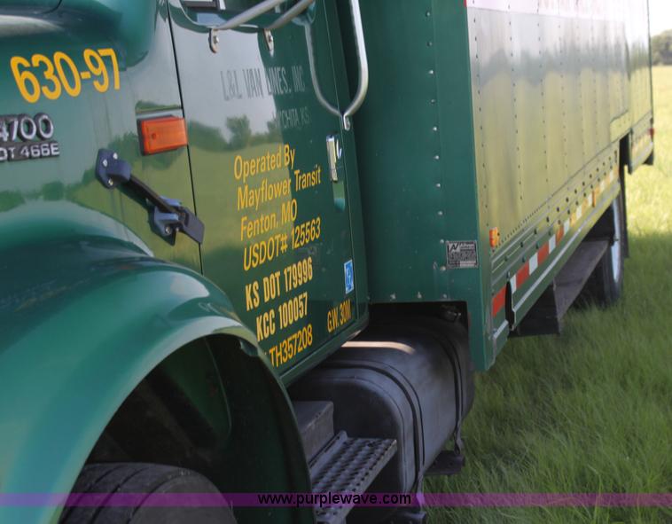 image for item G4042 1996 International 4700 box truck