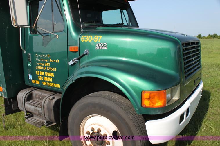 image for item G4042 1996 International 4700 box truck