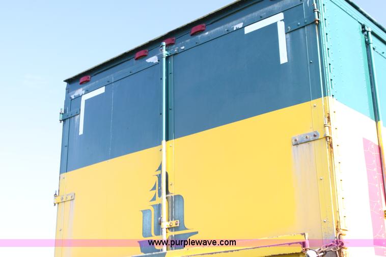 image for item G4042 1996 International 4700 box truck