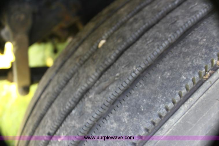 image for item G4042 1996 International 4700 box truck