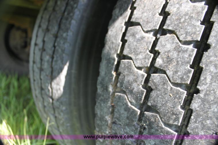 image for item G4042 1996 International 4700 box truck