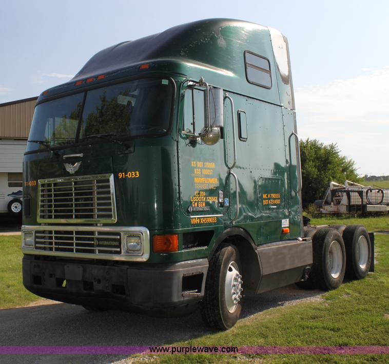 image for item G4043 1999 International 9800 Eagle semi truck