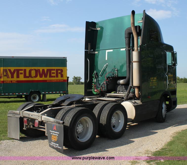 image for item G4043 1999 International 9800 Eagle semi truck