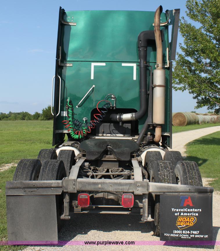 image for item G4043 1999 International 9800 Eagle semi truck