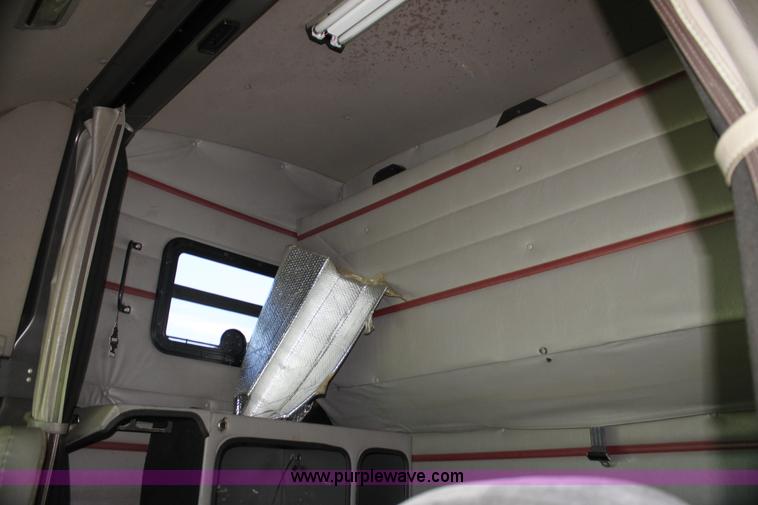 image for item G4043 1999 International 9800 Eagle semi truck