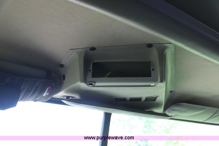 image for item G4043 1999 International 9800 Eagle semi truck