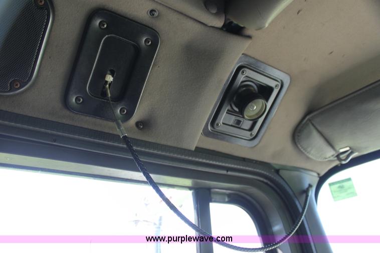 image for item G4043 1999 International 9800 Eagle semi truck