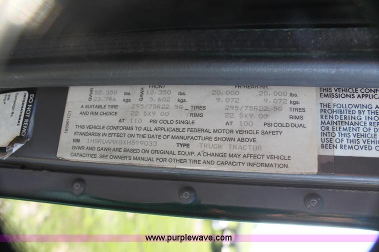 image for item G4043 1999 International 9800 Eagle semi truck