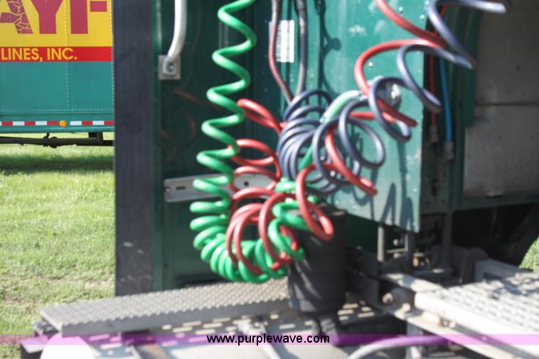 image for item G4043 1999 International 9800 Eagle semi truck