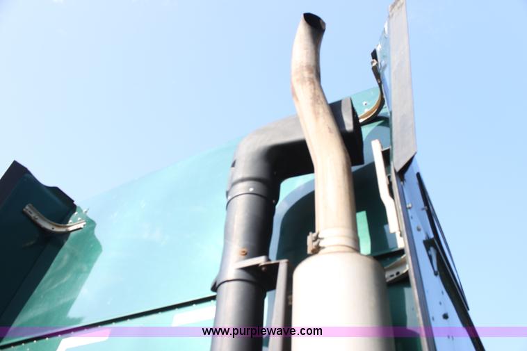 image for item G4043 1999 International 9800 Eagle semi truck