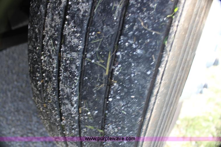 image for item G4043 1999 International 9800 Eagle semi truck