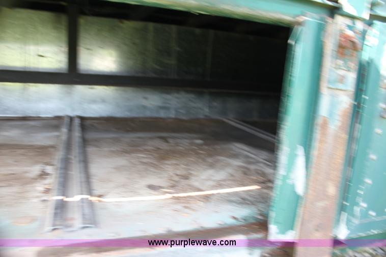 image for item G4044 1994 Kentucky 48' moving van trailer