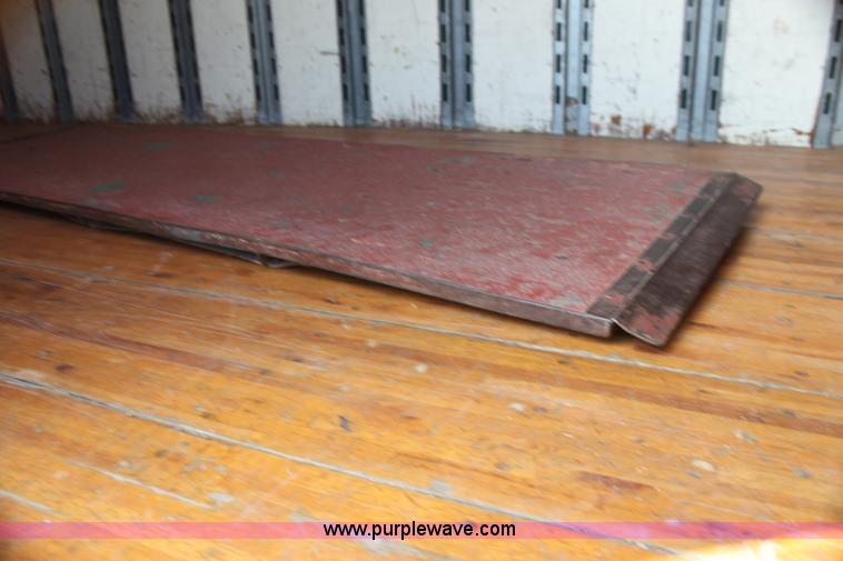 image for item G4044 1994 Kentucky 48' moving van trailer