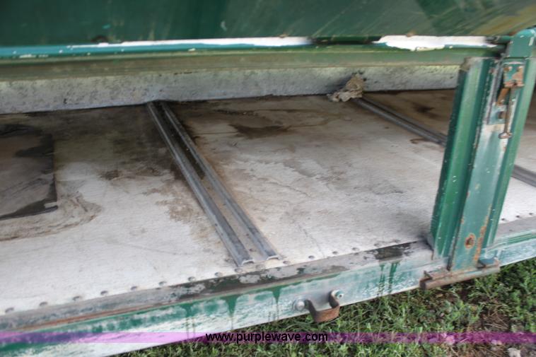 image for item G4044 1994 Kentucky 48' moving van trailer