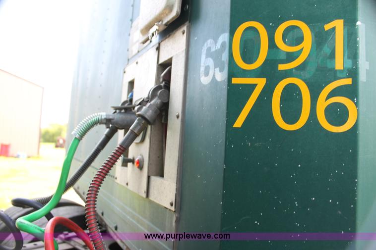 image for item G4044 1994 Kentucky 48' moving van trailer