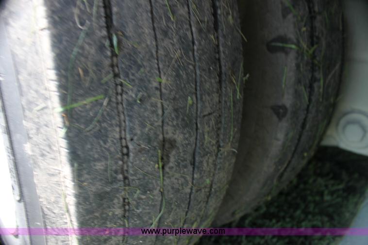 image for item G4044 1994 Kentucky 48' moving van trailer