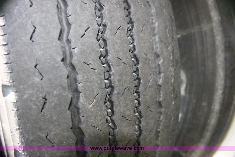 image for item G4045 1999 Kentucky 53' moving van trailer