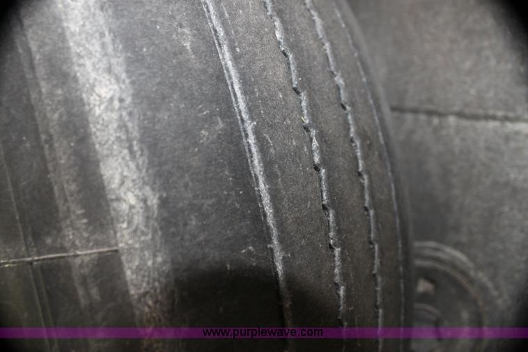 image for item G4045 1999 Kentucky 53' moving van trailer