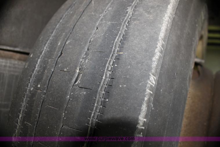 image for item G4045 1999 Kentucky 53' moving van trailer