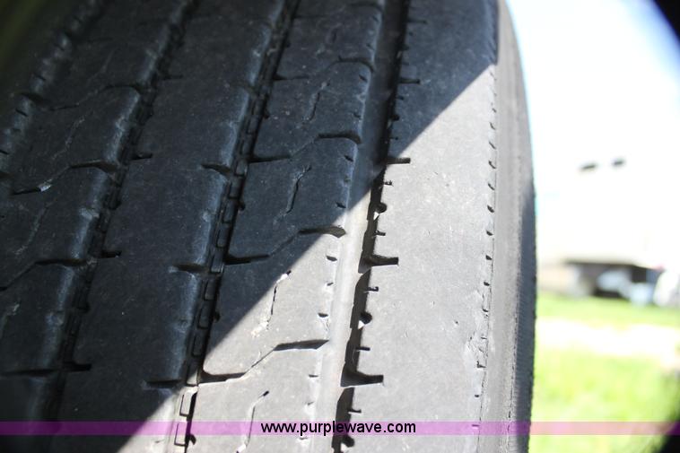 image for item G4045 1999 Kentucky 53' moving van trailer