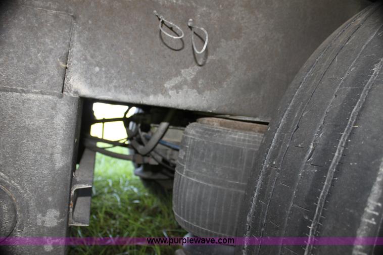 image for item G4045 1999 Kentucky 53' moving van trailer