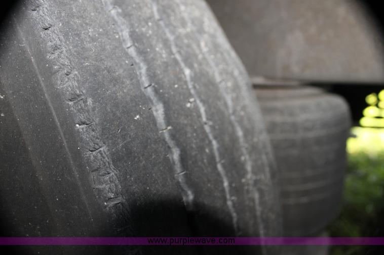 image for item G4045 1999 Kentucky 53' moving van trailer