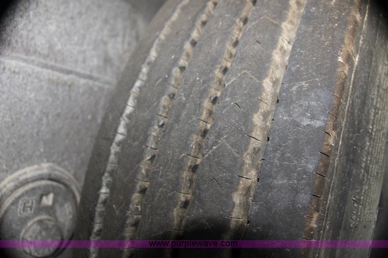 image for item G4045 1999 Kentucky 53' moving van trailer