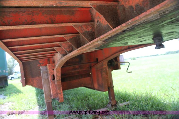 image for item G4046 1988 Trailmobile 48' step deck trailer