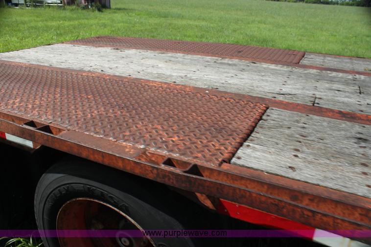 image for item G4046 1988 Trailmobile 48' step deck trailer