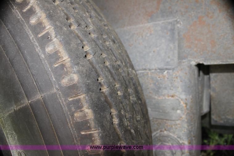 image for item G4047 1989 Dorsey 48' moving van trailer