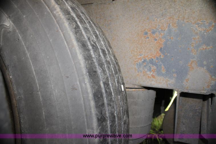 image for item G4047 1989 Dorsey 48' moving van trailer