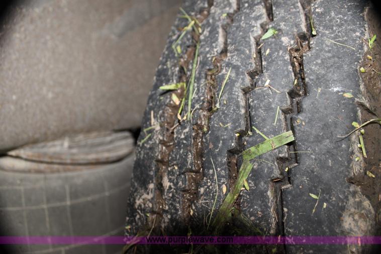 image for item G4048 1984 Kentucky 48' moving van trailer