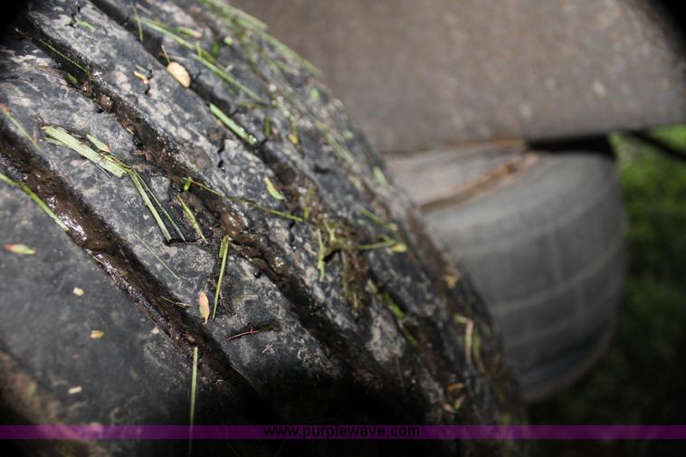 image for item G4048 1984 Kentucky 48' moving van trailer