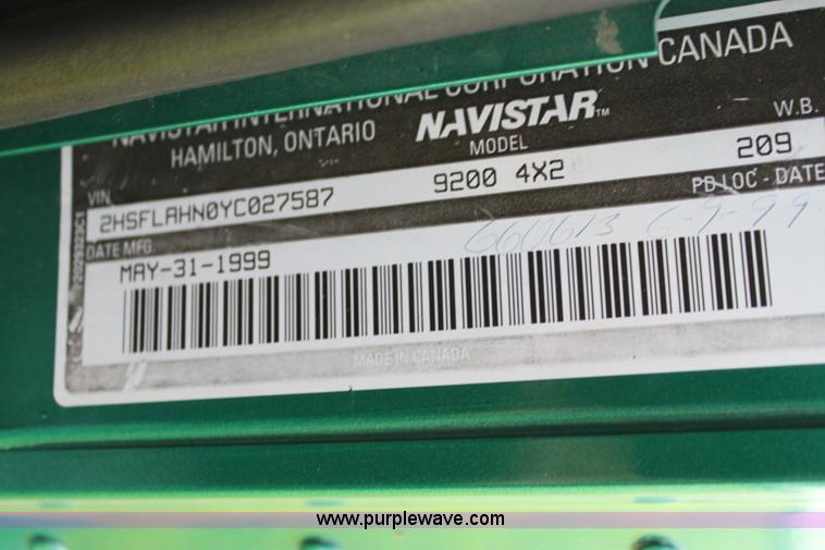 image for item G4049 2000 International 9200 Eagle semi truck