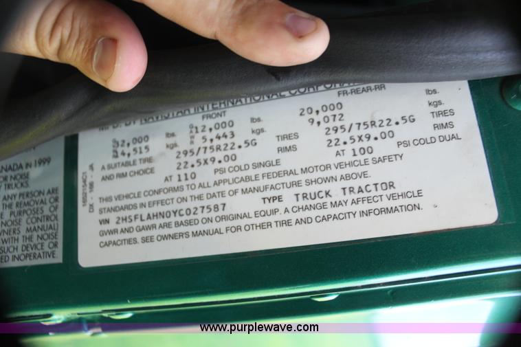 image for item G4049 2000 International 9200 Eagle semi truck