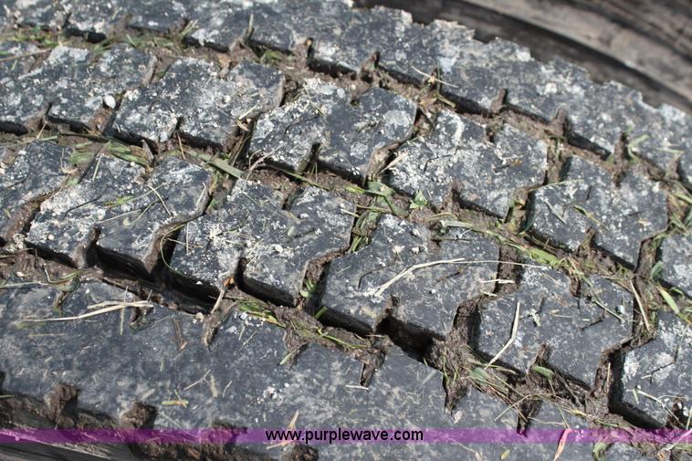 image for item G4049 2000 International 9200 Eagle semi truck