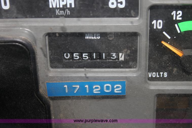 image for item G4054 1991 International 4700 box truck