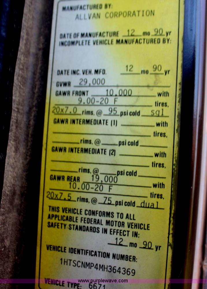 image for item G4054 1991 International 4700 box truck